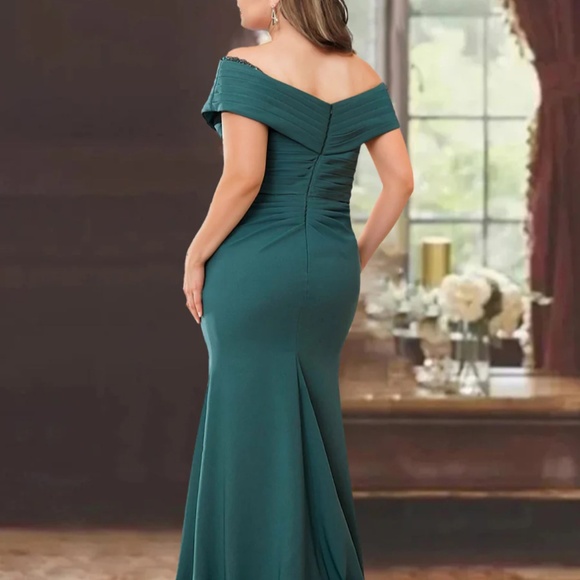 Mother of the Groom gown - Picture 3 of 4